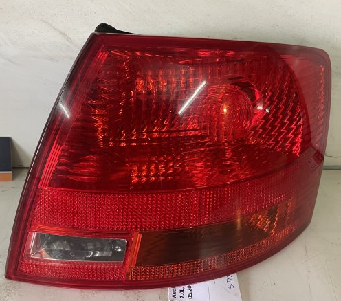 STOP SVETLO DESNO  8E9945096E